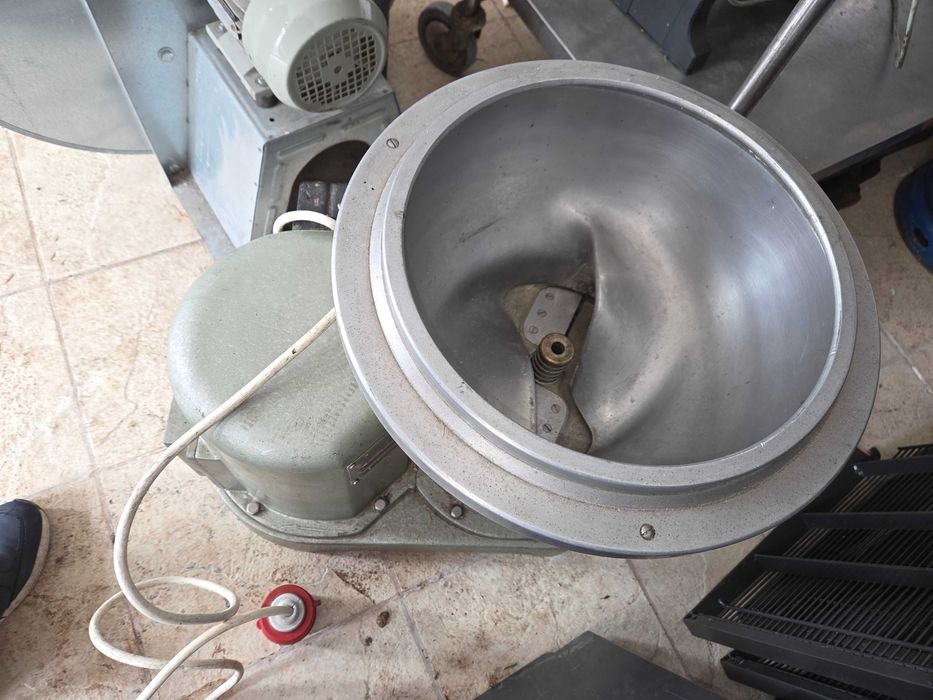 Robot legume, razuit, feliat, second sau nou