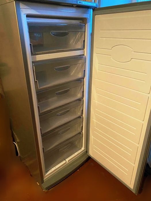 Срочно Продам морозилку