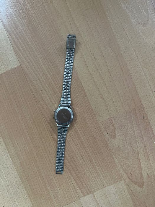 Дамски електронен часовник