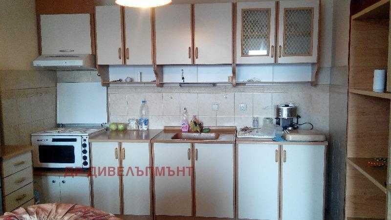 Евтин двустаен до Парк Гео Милев и църквата