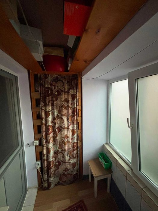 Vând apartament decomandat cu 2 camere