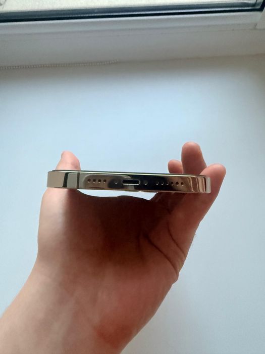 iPhone 13 pro max 256gb gold