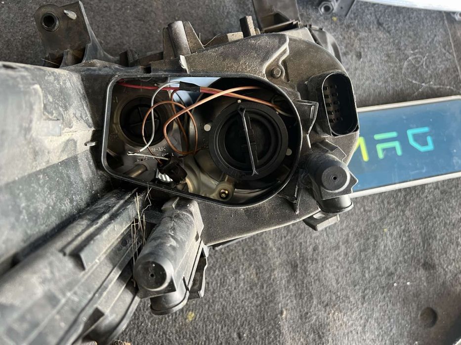 Фар - Фарове Vw Touran Фолксваген Туран 2006г ляв десен 1брой