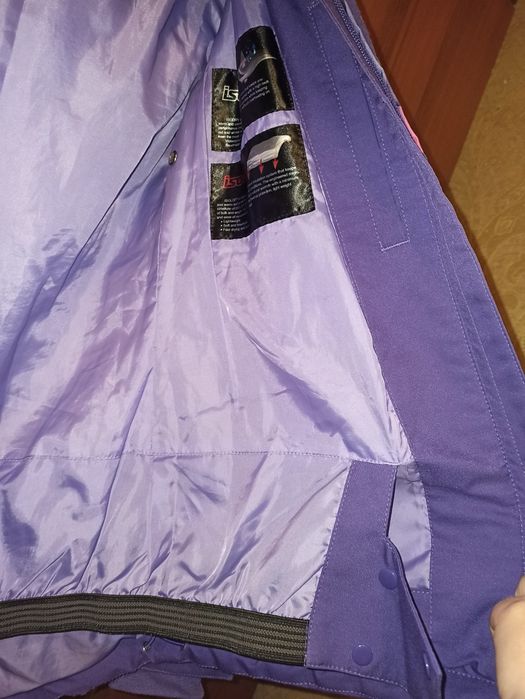 Продам куртку на осень- весна.