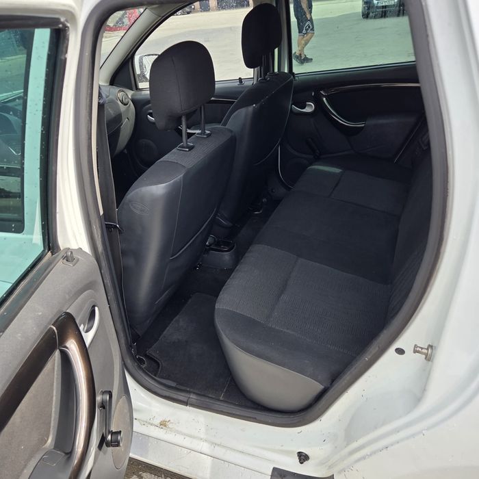 Duster 4x4 —1,6 B/GPL —-An 2011 —-4800€