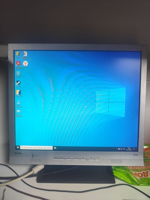 Продается монитор бари жасап тур