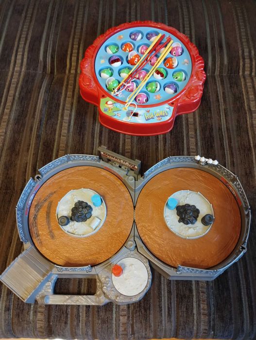 Разпродажба на играчки-писти, роботи и др.