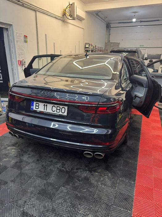 AUDI S8 4.0-571cp