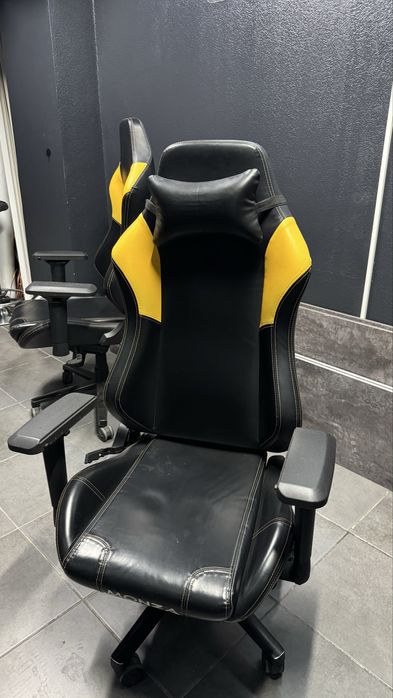 Игровое кресло dxracer