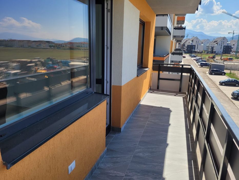 De vanzare apartament 3 camere tractorul