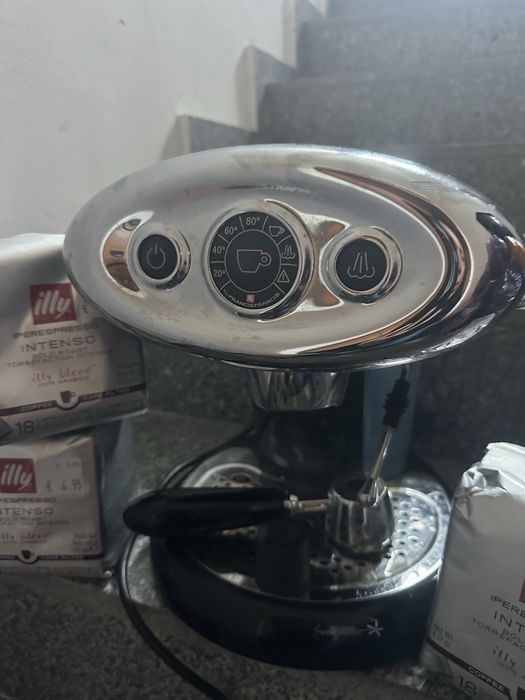 Кафе машина с капсули Illy