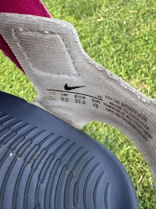 Sandale roz Nike marimea 23,5