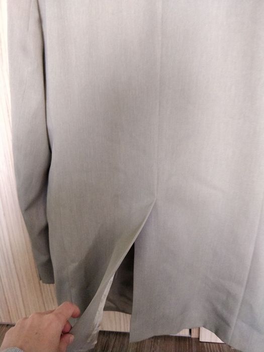 Продавам мъжки костюм на Теодор