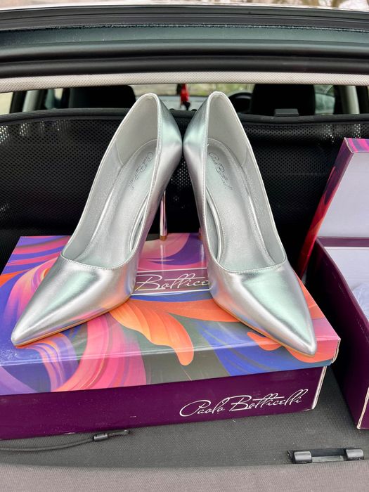 Токчета в цвят сребро