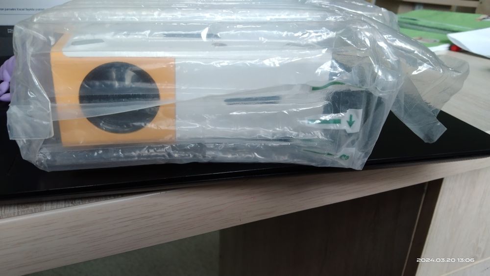 Projektor.   Yangi hali ochilmagan