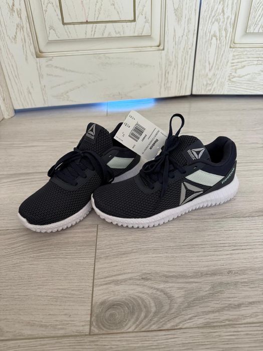 Продаю фирменные кросовки Reebok