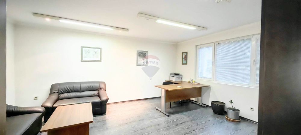 Офис за продажба Червен площад, гр.Варна ЙГ