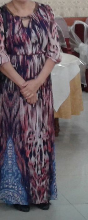 Платье хорошые по один два раза одевалась