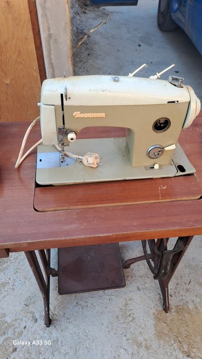 Продавам   ретро шевна машина с педал