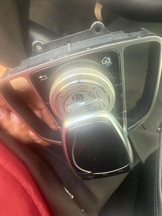 Бутон-Мишка - централна конзола Мерцедес