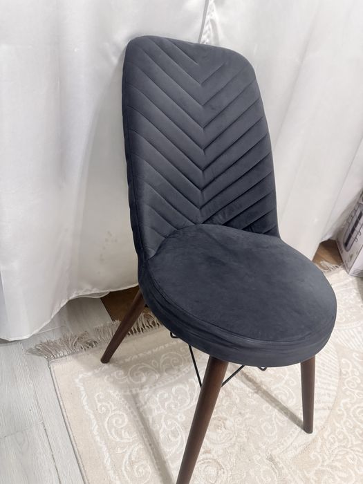 Стол и Стулья кухонные.