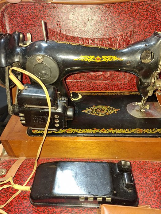 Masina de cusut veche 1978 ruseasca electrica
