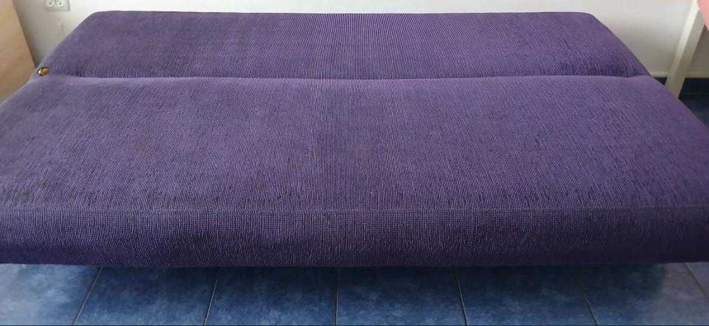 Canapea extensibilă cu ladă de depozitare spațioasă