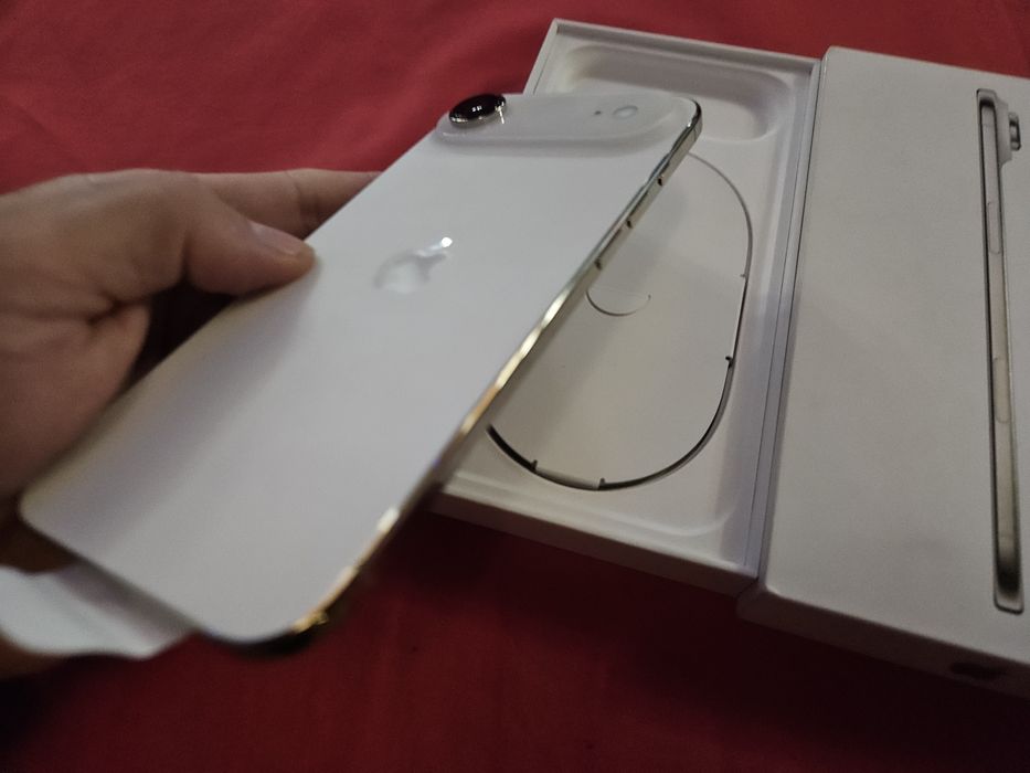 -Iphone 17Air Nou 256Gb 12Ram Neactivat Gold Bat: 100%-0 cicluri incarcare cutia completa-desigilata doar pentru poze si probe poze reale