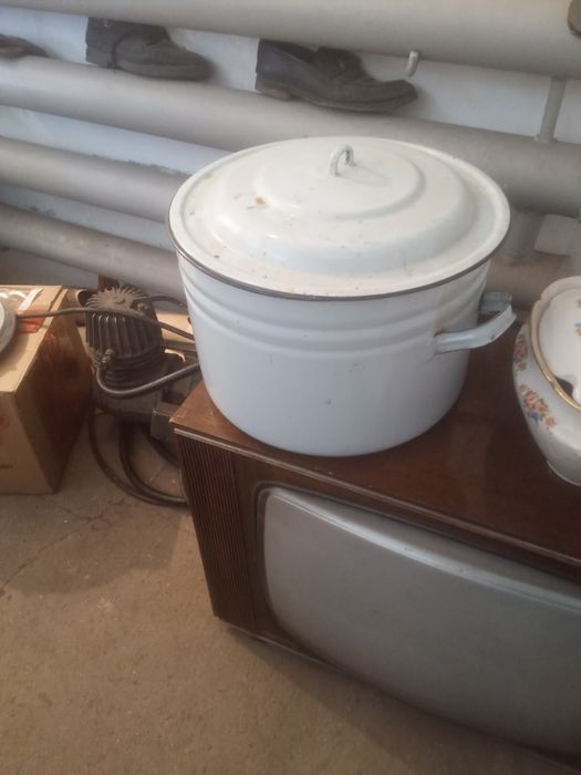Продам кастрюлю эмаль