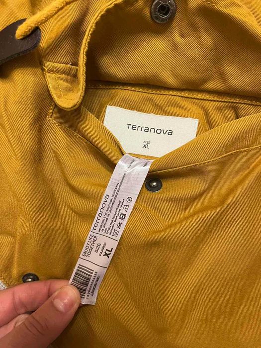 Продавам дамско зимно двулицево яке