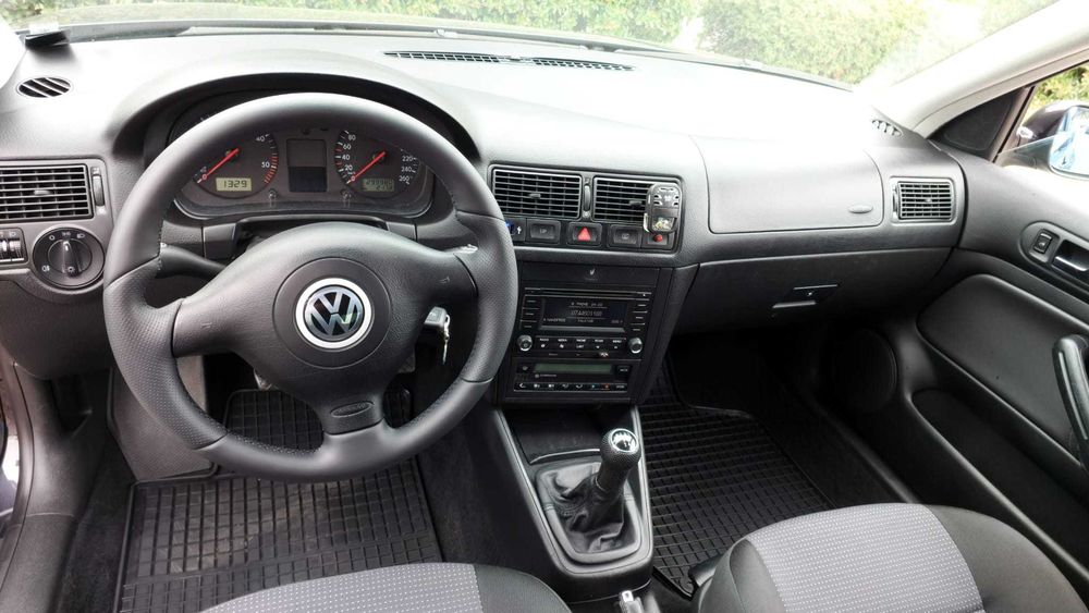 VW Golf 4 TDI (2002) • Unic prop RO • Inundat parcare Bucuresti • Vopsea originala, tinut in garaj • Piese de top incluse