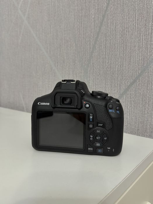 Продам новый Canon Eos 2000D