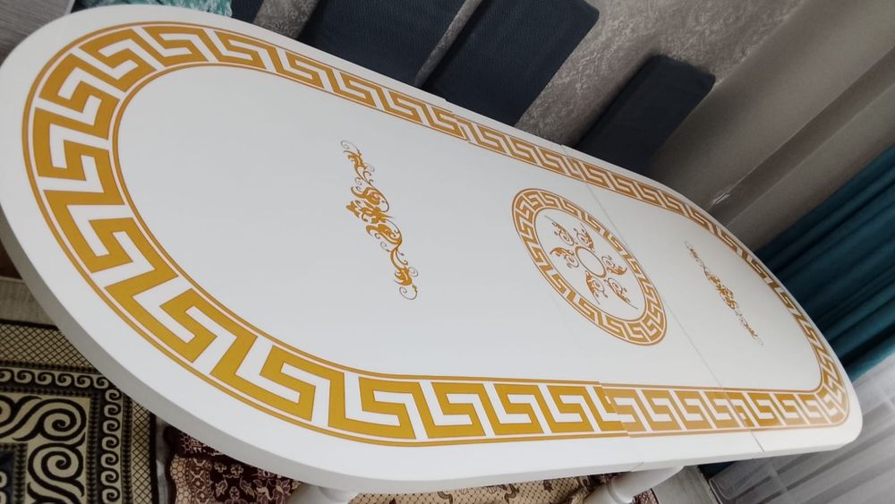 Продам стол для гостинной