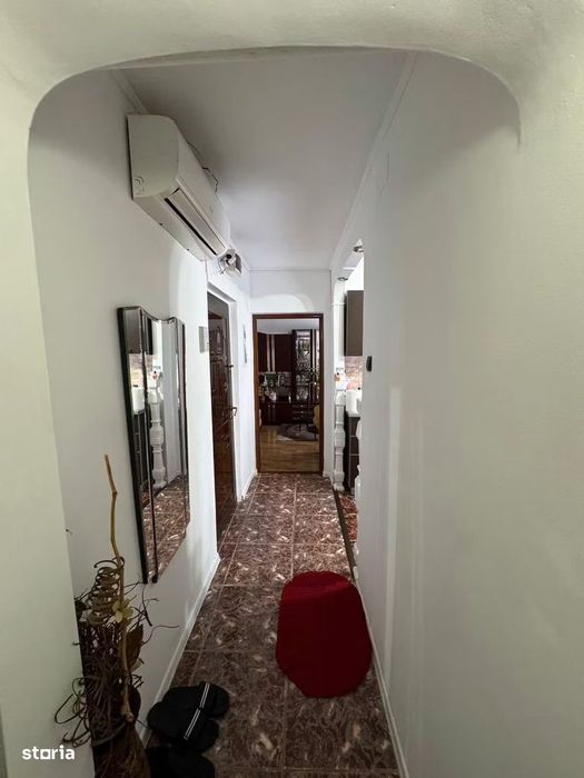 De vanzare apartament cu 2 camere si balcon, zona Cresei 50.000 euro