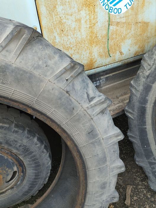 Шина трактора б/у Размер 13.6-3