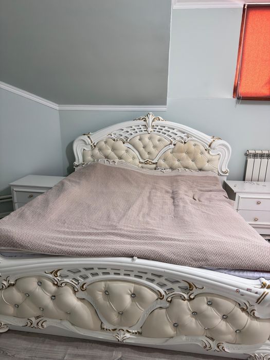 Кровать для спальни