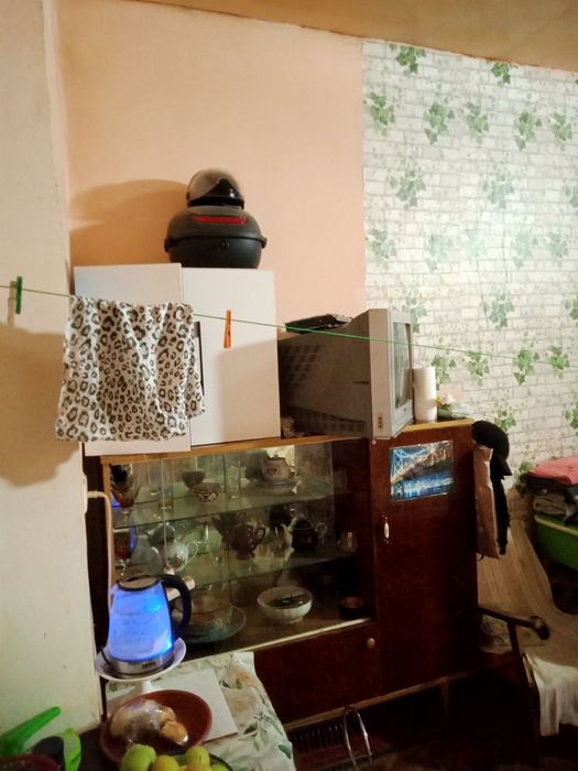 Продаю дом 1 ком 24 кв м  г Янгиюль 14 000ь