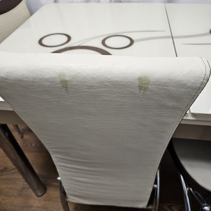 Masa extensibila cu 5 scaune urgent