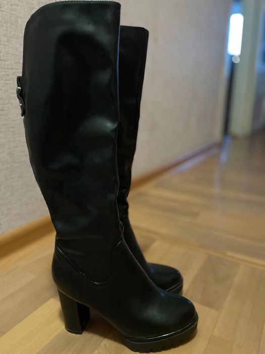 Сапоги на каблуке 35