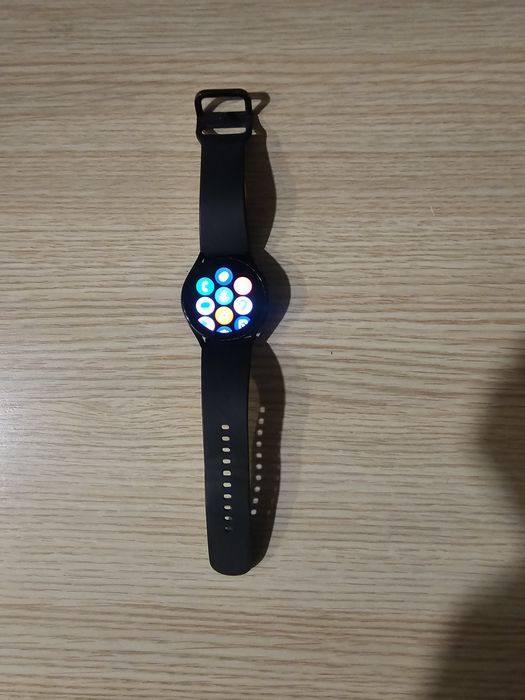 часы Samsung Galaxy Watch 4