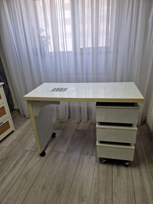 Masa manichiura profesionala