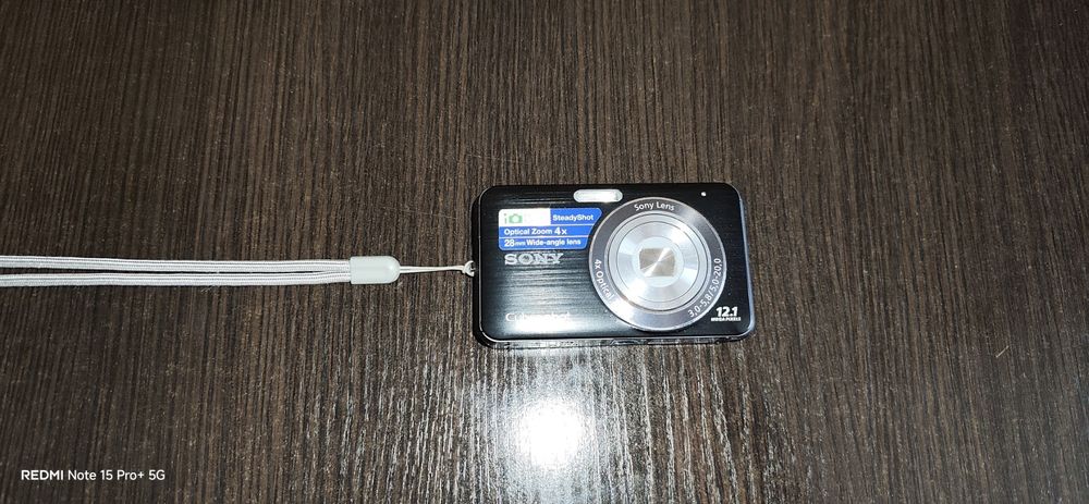 Компактен фотоапарат Sony Cyber-shot (12.1 MP, 4x Zoom, 28mm Wide) – Y2K Retro Digicam