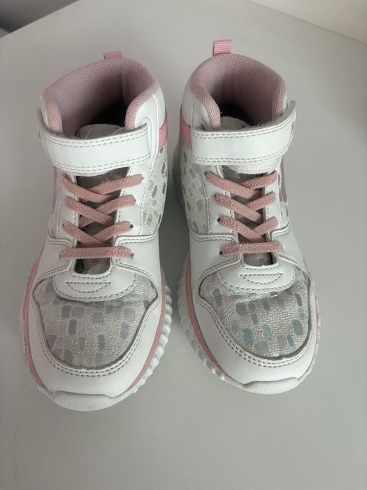 Детски пролетни  светещи обувки Primigi