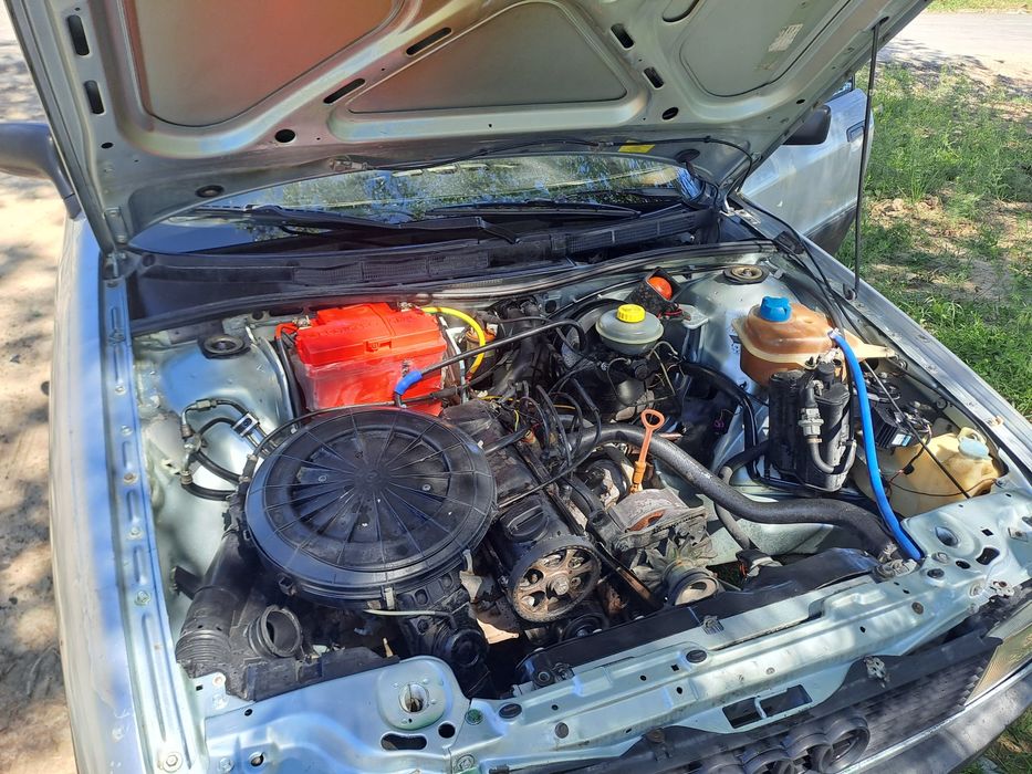 Audi 80 .      .