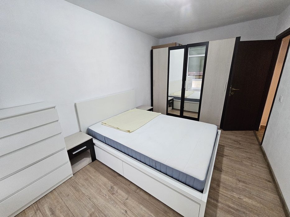 Proprietar, închiriez apartament cu doua camere, zona Modern