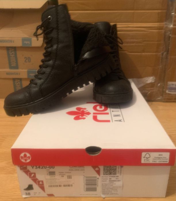 Стильные утепленные ботинки 38 размер