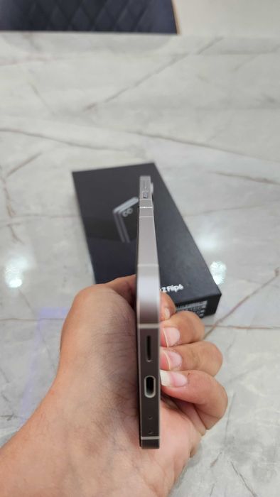 Samsung Galaxy Flip 6