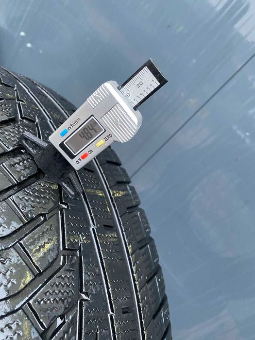 Set 2 anvelope iarna Hankook 235 60 R18, 4.84mm