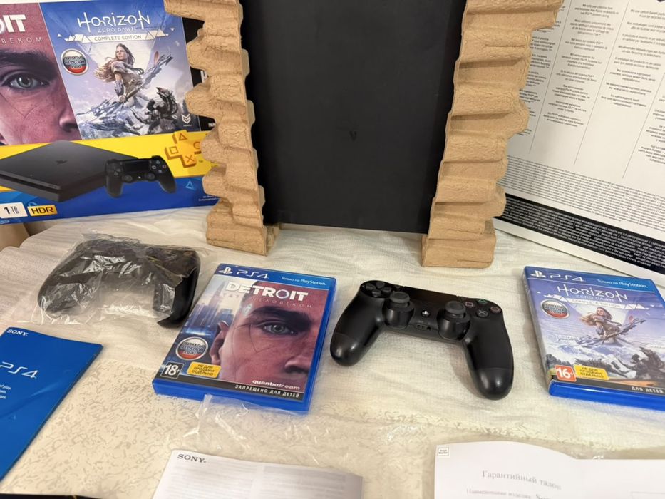 Play station 4 slim
