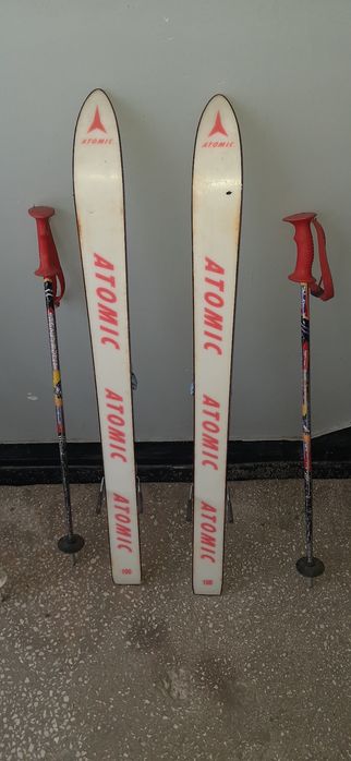 Schiuri Atomic 110 copii cu bete și clăpari